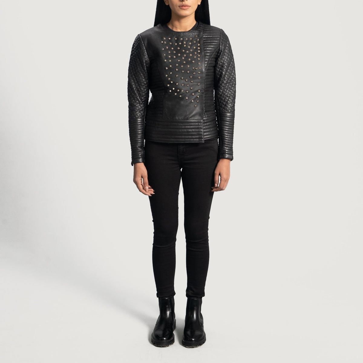 Close-Up Detail of Classic Collar &amp; Snap Button Hardware on Women's Celeste Studded Zwart Leren Jas voor Dames