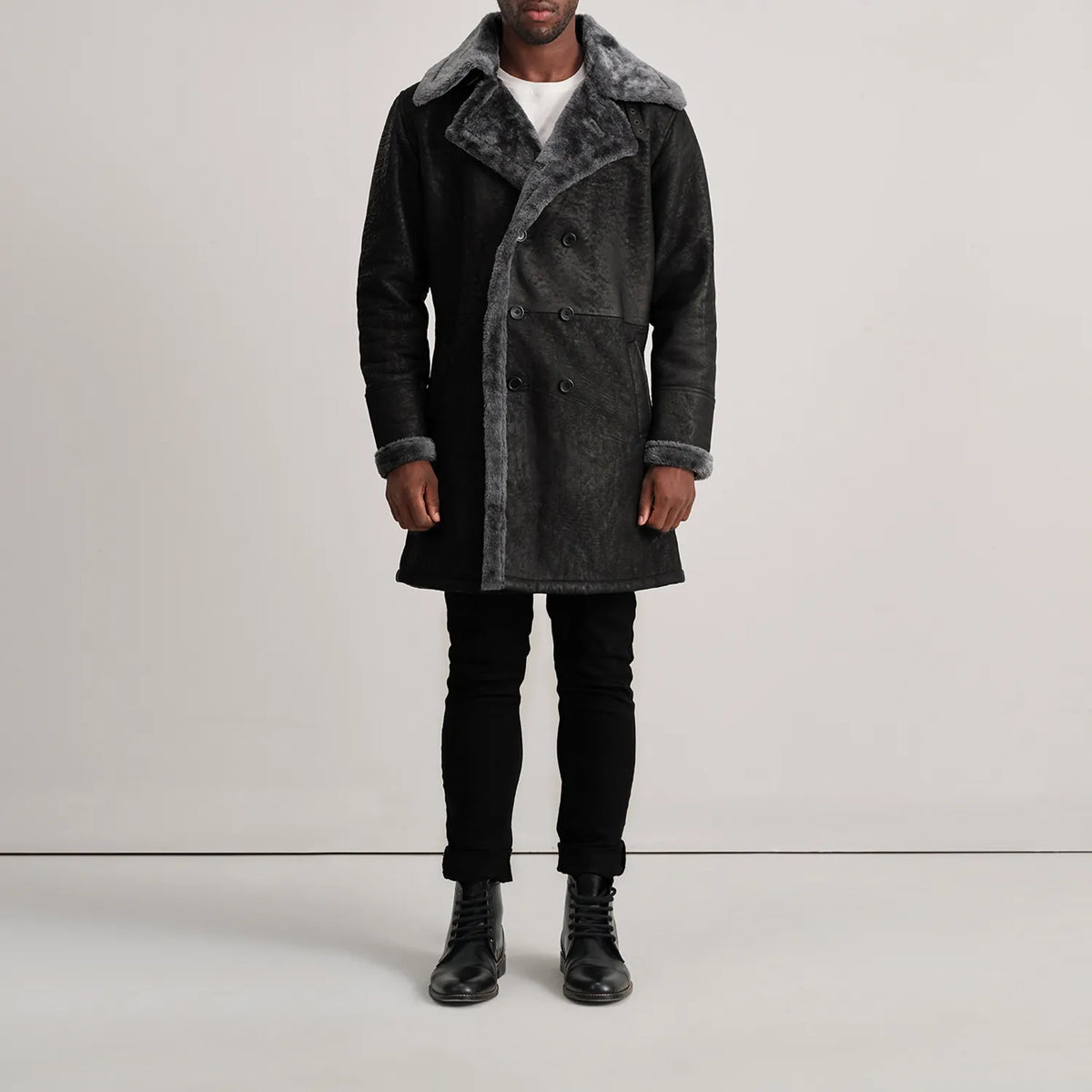 
Charles Brown Suede Leather Shearling Double-Breasted Coat - Zijaanzicht met ergonomische mouwsnede