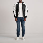 Close-Up Detail of Varsity &amp; Zipper Hardware on Clarke Zwart Varsity Leren Jas voor Heren