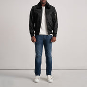 
Clyde B-15 Black Bomber Jacket - Zijaanzicht met ergonomische mouwsnede