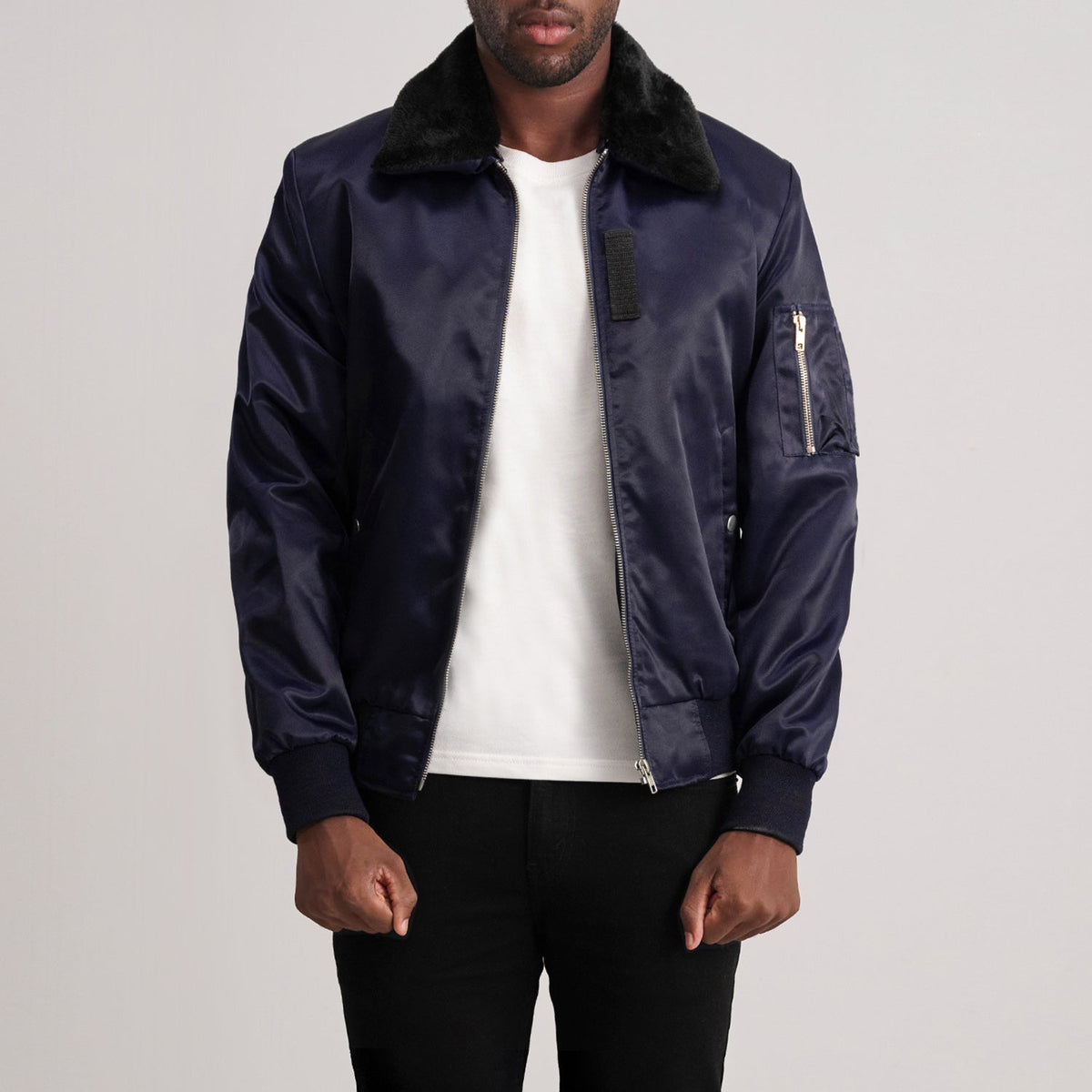 Clyde B-15 Blauw Leren Bomberjack voor Heren - Lateral Side Profile View Showing Sleeve Cut &amp; Athletic Taper Fit
