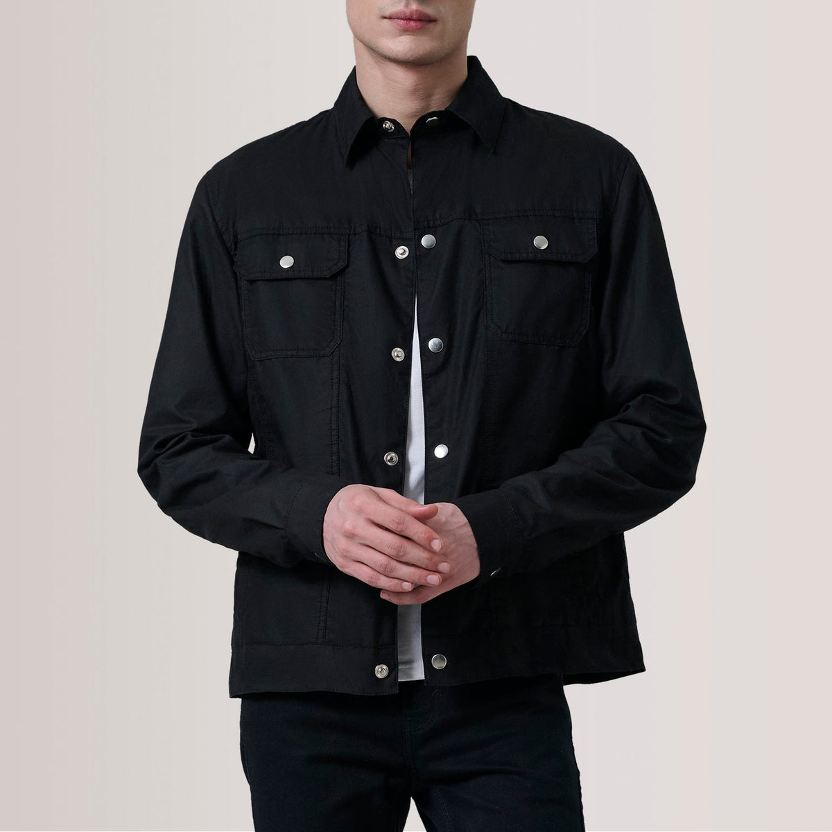 Colberto Zwart Waxed Canvas Trucker Leren Jas voor Heren For Men in Black Waxed Cotton Canvas - Front Profile View &amp; Tailored Silhouette | Buy Online