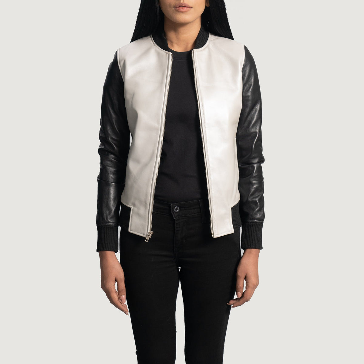 
Cole Silver Leren Bomberjack voor Dames - Zijaanzicht met ergonomische mouwsnede