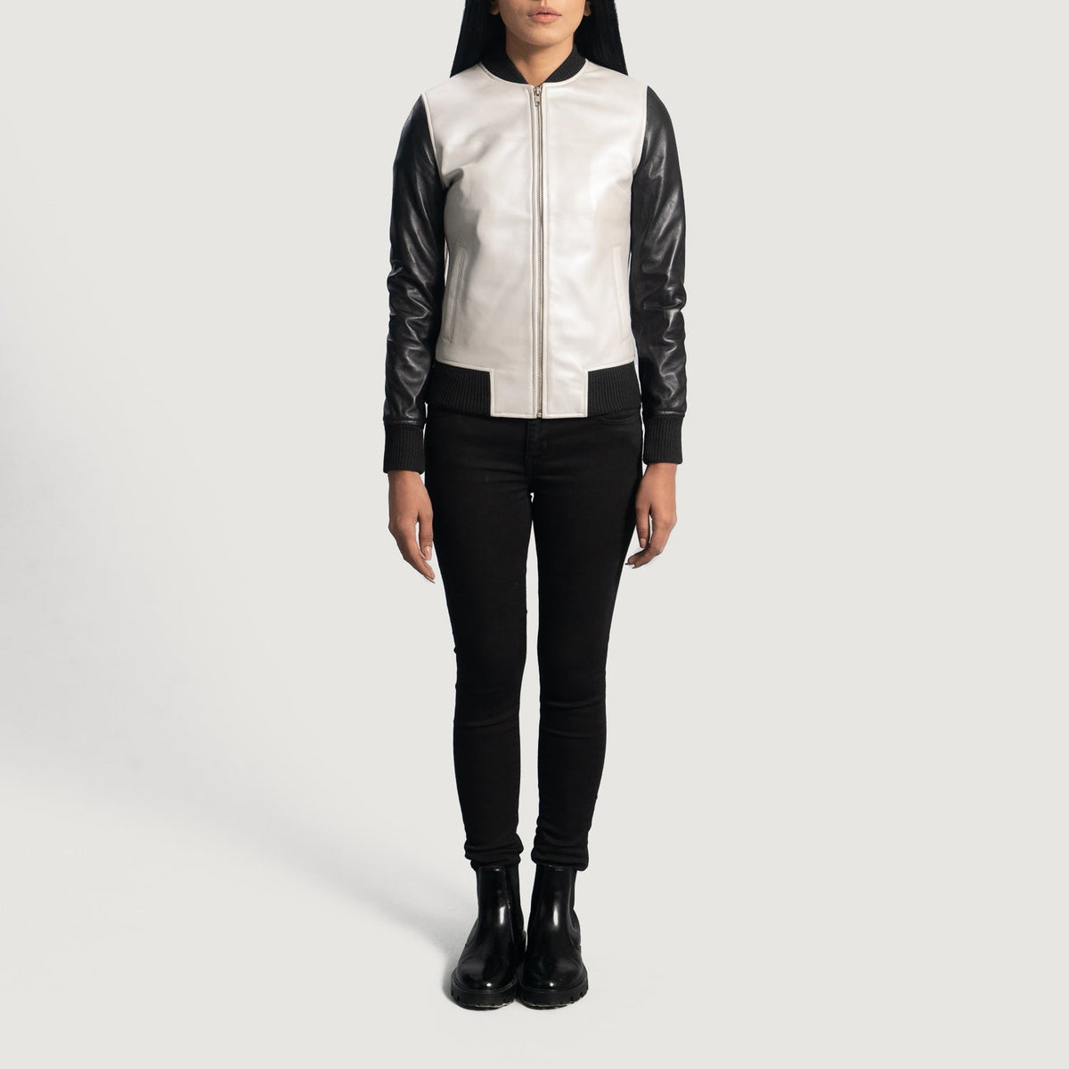 
Detailopname of Varsity & Zipper Hardware on Cole Silver Leren Bomberjack voor Dames