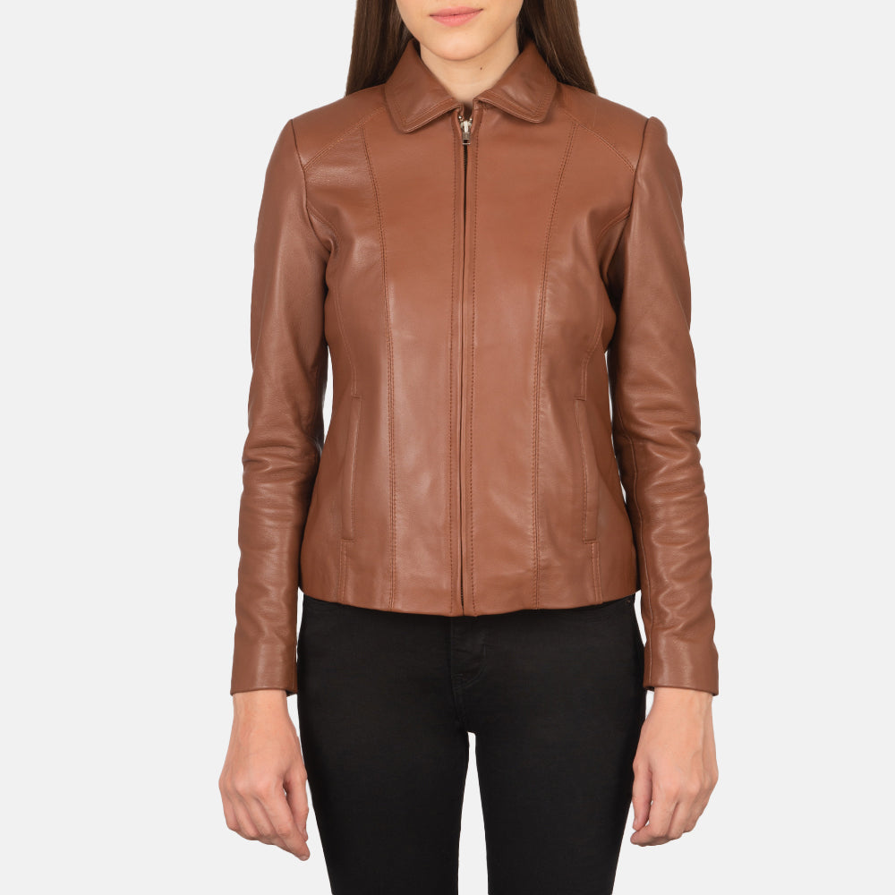 Close-Up Detail of Shirt &amp; Zipper Hardware on Women Colette Bruin Leren Jas voor Dames