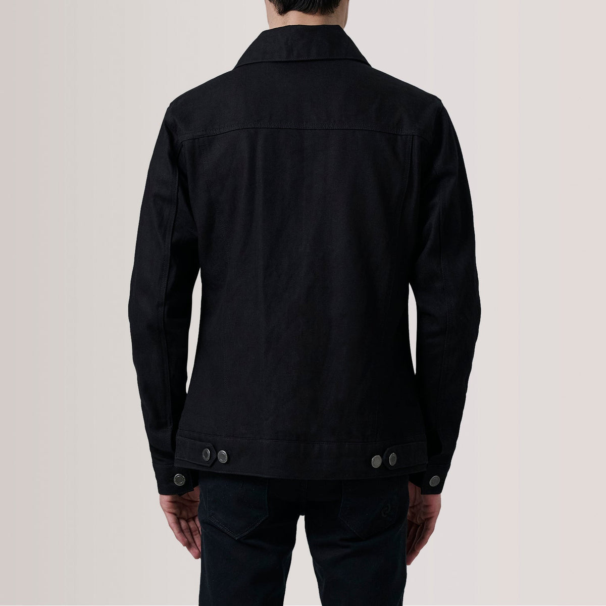 Close-Up Detail of Classic Collar &amp; Heavy-Duty Zipper Hardware on Conard Zwart Denim Trucker Leren Jas voor Heren For Men