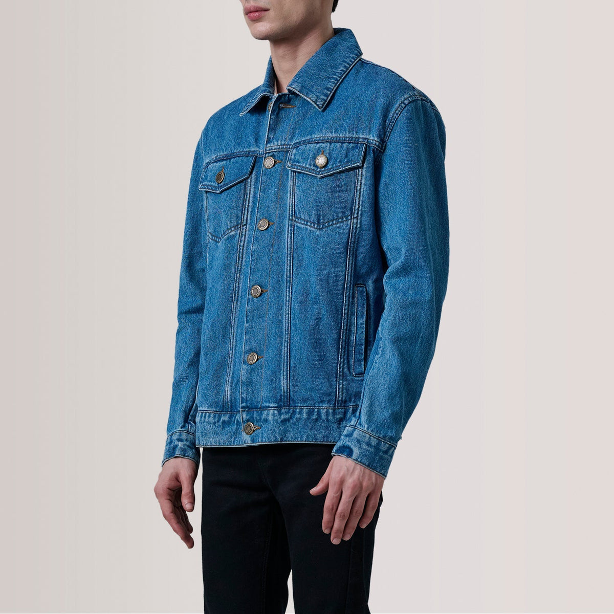 Conard Blauw Denim Trucker Leren Jas voor Heren For Men - Lateral Side Profile View Showing Sleeve Cut &amp; Athletic Taper Fit