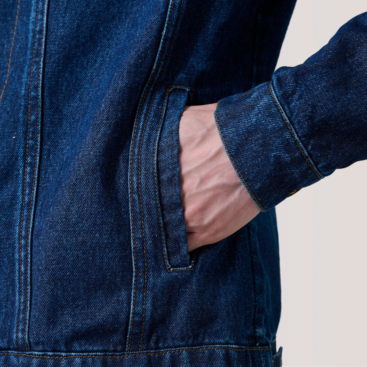 
Binnenweergave Showing Quilted Viscose Lining & Twee functionele binnenzakken