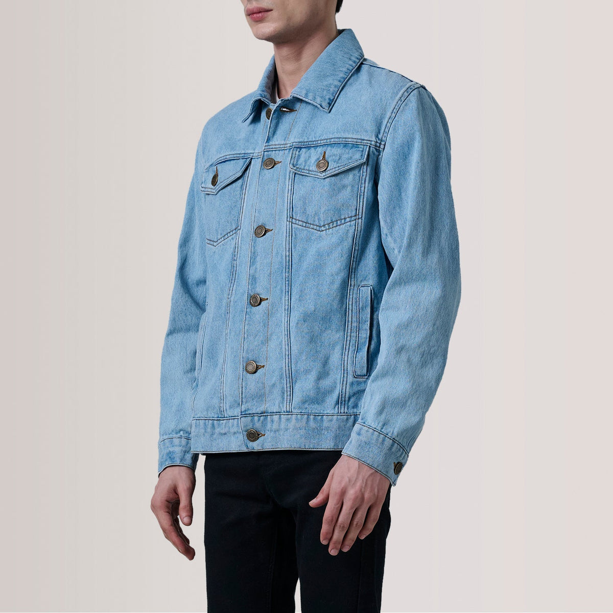 Conard Light Blauw Denim Trucker Leren Jas voor Heren For Men - Lateral Side Profile View Showing Sleeve Cut &amp; Athletic Taper Fit