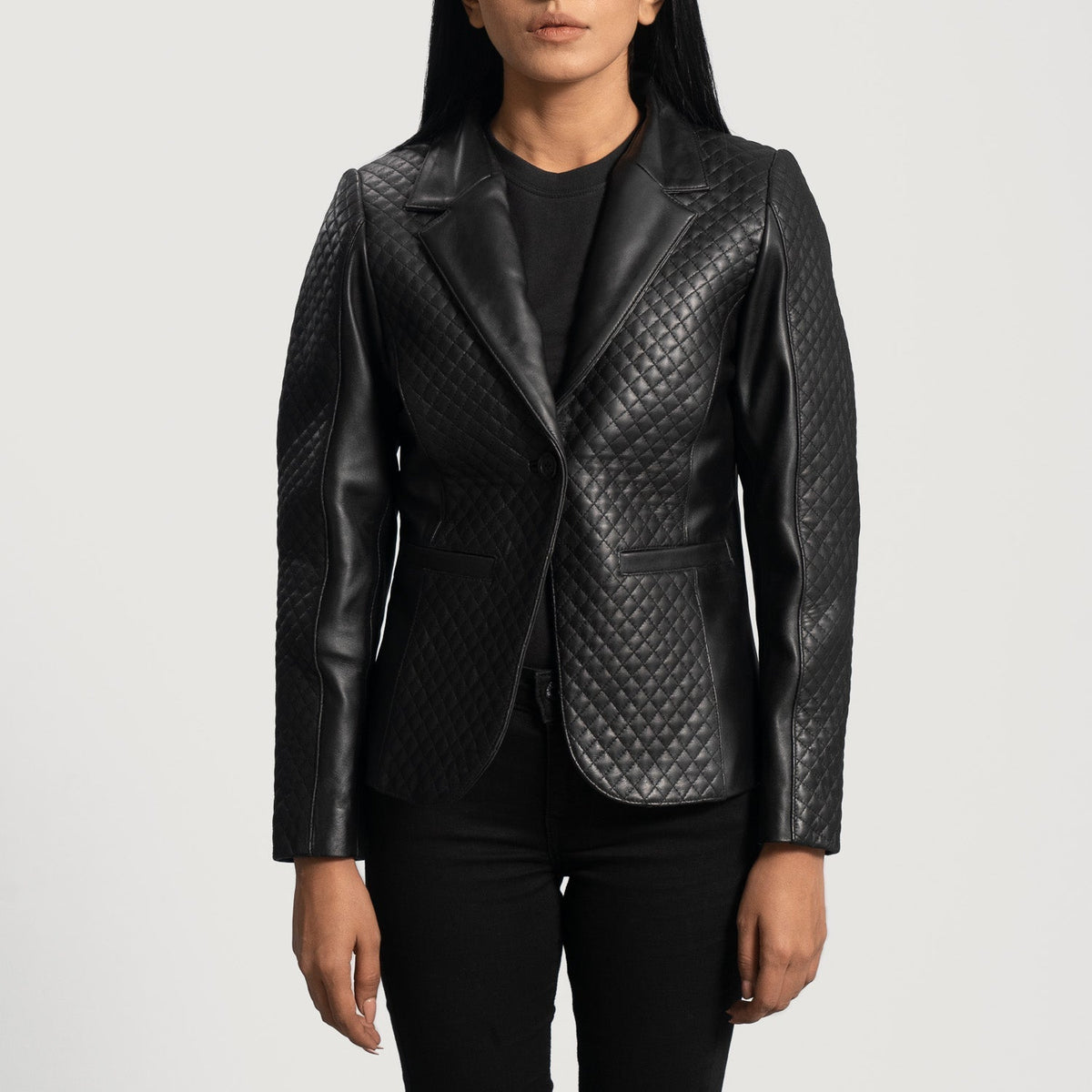 
Cora Gewatteerd Zwart Leren Leren Blazer voor Dames in Black Sheepskin Leather - Vooraanzicht & getailleerd silhouet | Online kopen