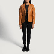 Close-Up Detail of Notch &amp; Button Hardware on Women's Cora Gewatteerd Bruin Leren Leren Blazer voor Dames