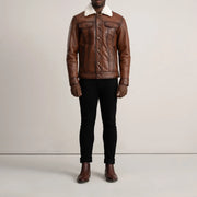 Dallis Bruin Leather Shearling Trucker Leren Jas voor Heren - Lateral Side Profile View Showing Sleeve Cut &amp; Athletic Taper Fit