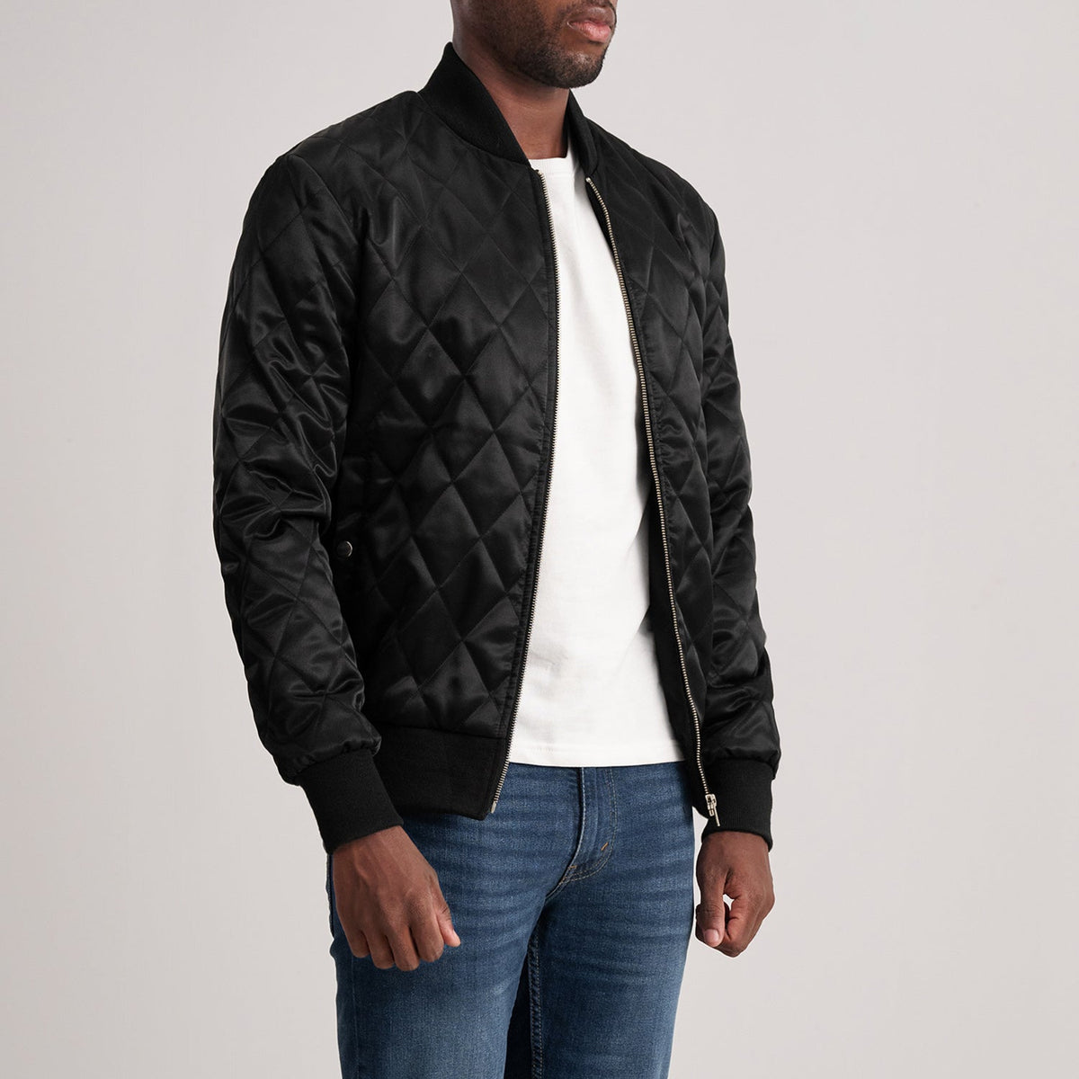 
Danson Gewatteerd Zwart Varsity Leren Jas voor Heren - Zijaanzicht met ergonomische mouwsnede