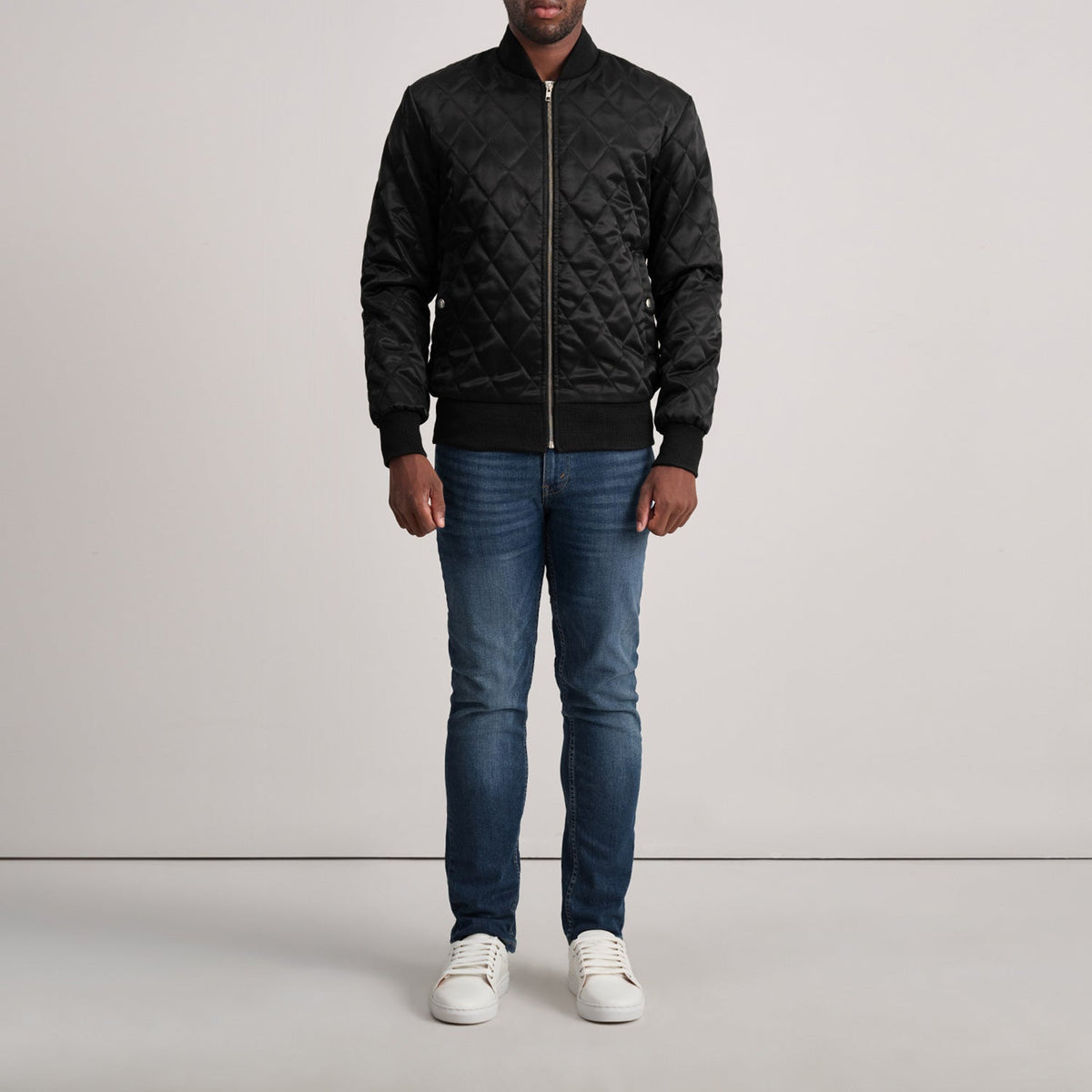 
Detailopname of Varsity & Zipper Hardware on Danson Gewatteerd Zwart Varsity Leren Jas voor Heren