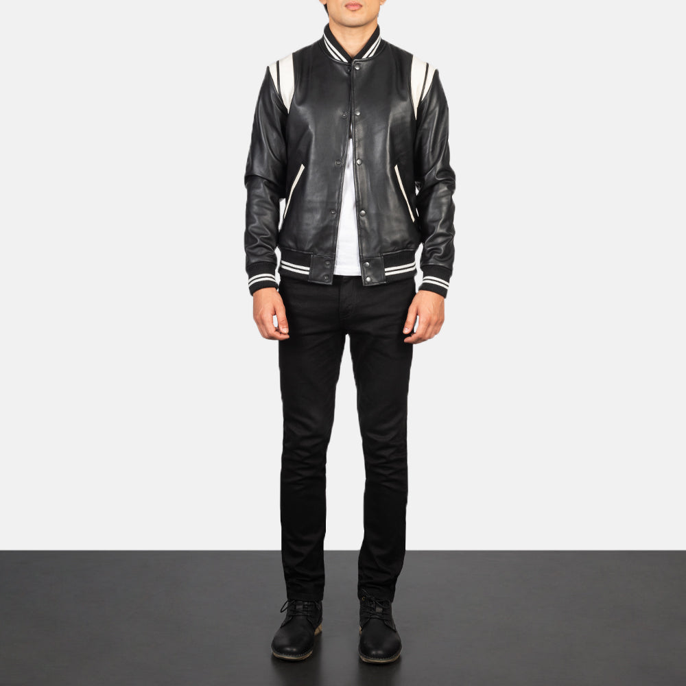 Men's Dantee Zwart Leather Varsity Leren Jas voor Heren - Lateral Side Profile View Showing Sleeve Cut &amp; Athletic Taper Fit