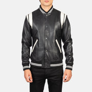 Close-Up Detail of Varsity &amp; Snap Buttons Hardware on Men's Dantee Zwart Leather Varsity Leren Jas voor Heren