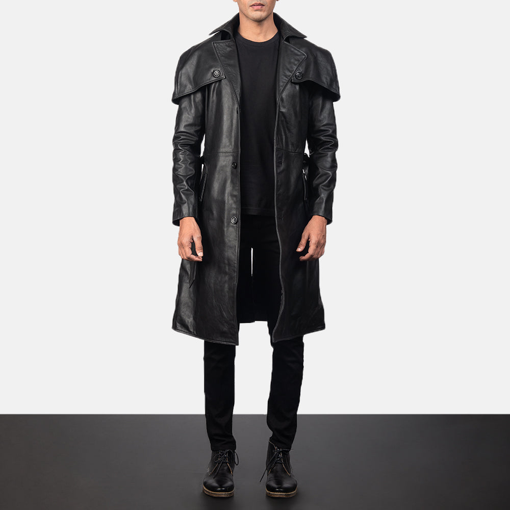 
Deux Zwart Leather Duster voor Heren in Black Cowhide Leather - Vooraanzicht & getailleerd silhouet | Online kopen