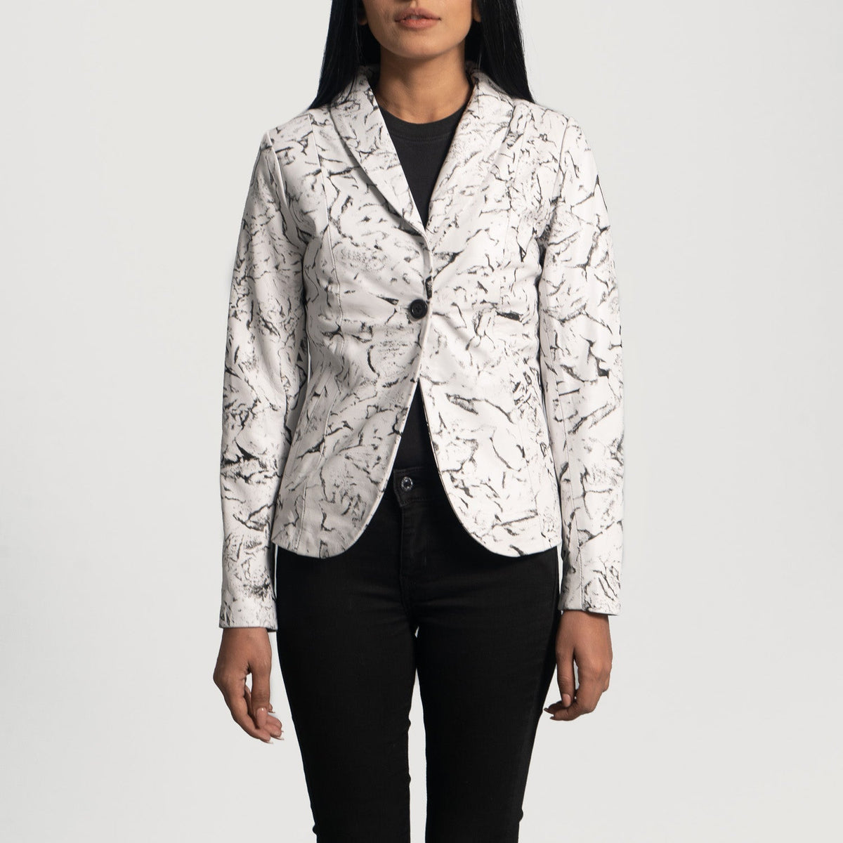 Women's Donna Blake White Leren Leren Blazer voor Dames in White Sheepskin Dip &amp;Amp; Dye - Front Profile View &amp; Tailored Silhouette | Buy Online