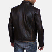 Close-Up Detail of Band &amp; Button Hardware on Men's Drakeshire Bruin Leren Jas voor Heren