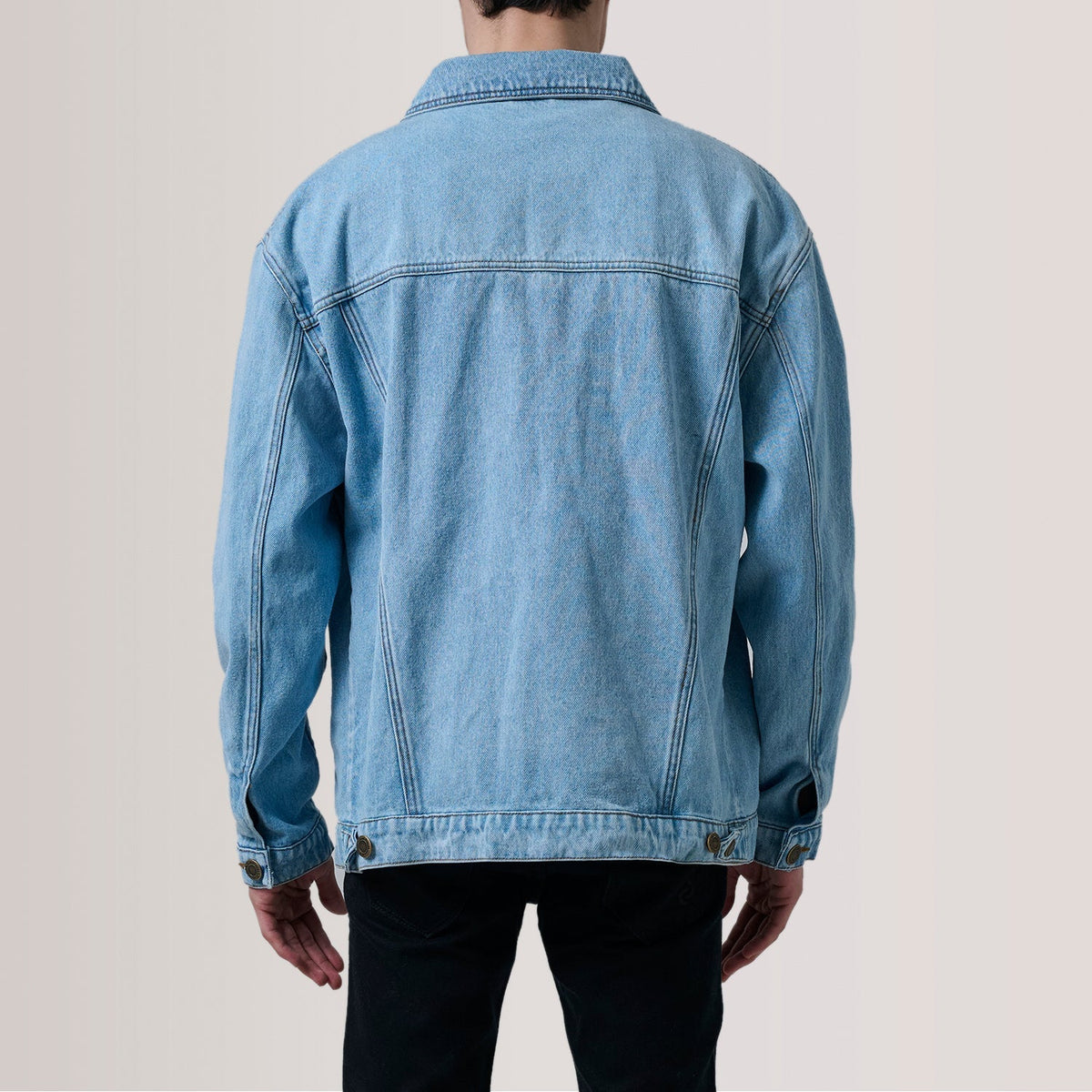
Detailopname of Classic Collar & Heavy-Duty Zipper Hardware on Eddie Light Blauw Oversized Denim Trucker Leren Jas voor Heren For Men