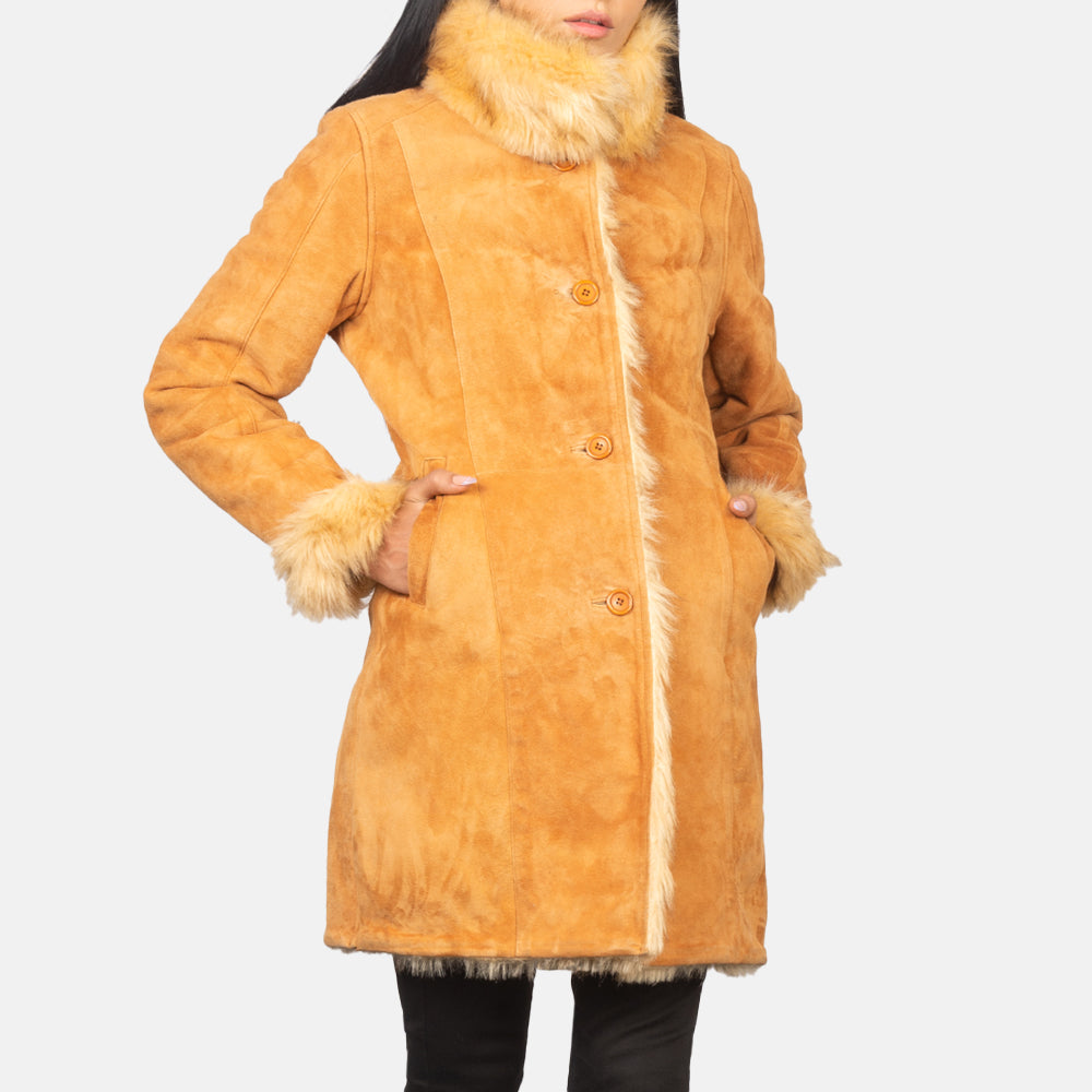 
Detailopname of Notch & Button Hardware on Erica Beige Leather Coat