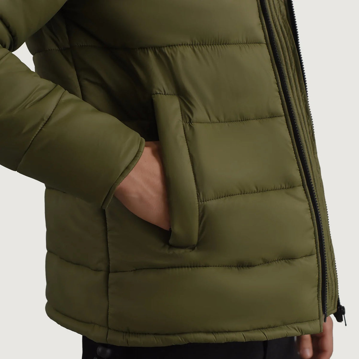 
Binnenweergave Showing Quilted Viscose Lining & Twee functionele binnenzakken