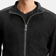 Close-Up Detail of High Neck &amp; Zipper Hardware on Men's Ethan Hybrid Suede Leren Bomberjack voor Heren