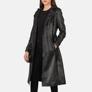 
Fixon Hooded Zwart Leren Trenchcoat voor Dames in Black Sheepskin Leather - Vooraanzicht & getailleerd silhouet | Online kopen