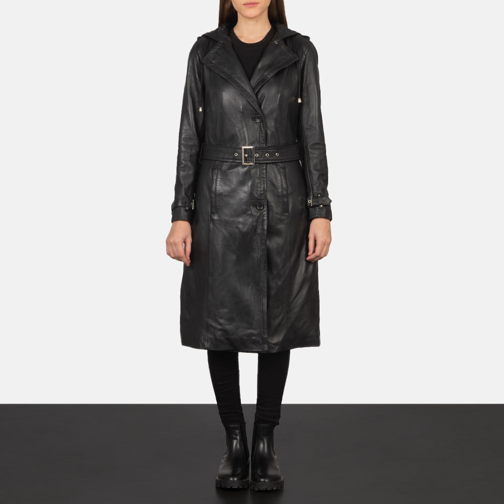 
Fixon Hooded Zwart Leren Trenchcoat voor Dames - Zijaanzicht met ergonomische mouwsnede