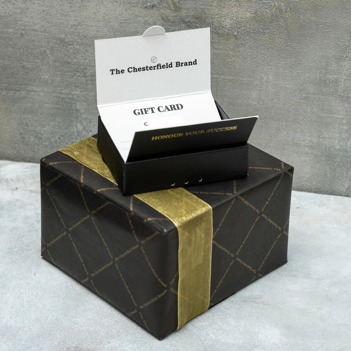 
Giftset Leather Writing Case and Pen (Passport holder) - Zijaanzicht met ergonomische mouwsnede