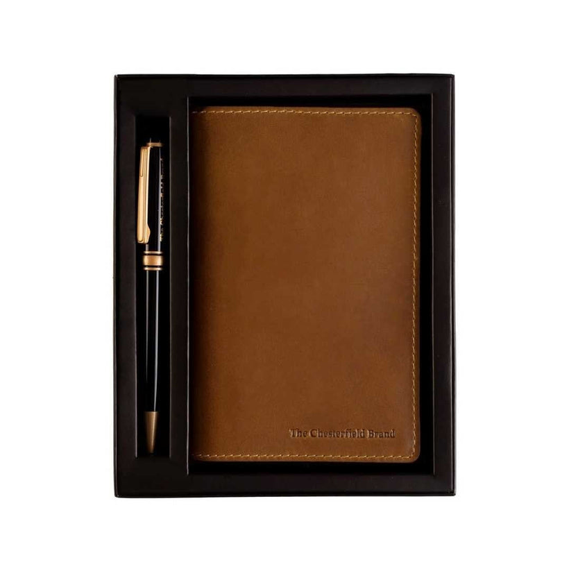 Giftset Leather Writing Case and Pen (Passport holder) voor Dames