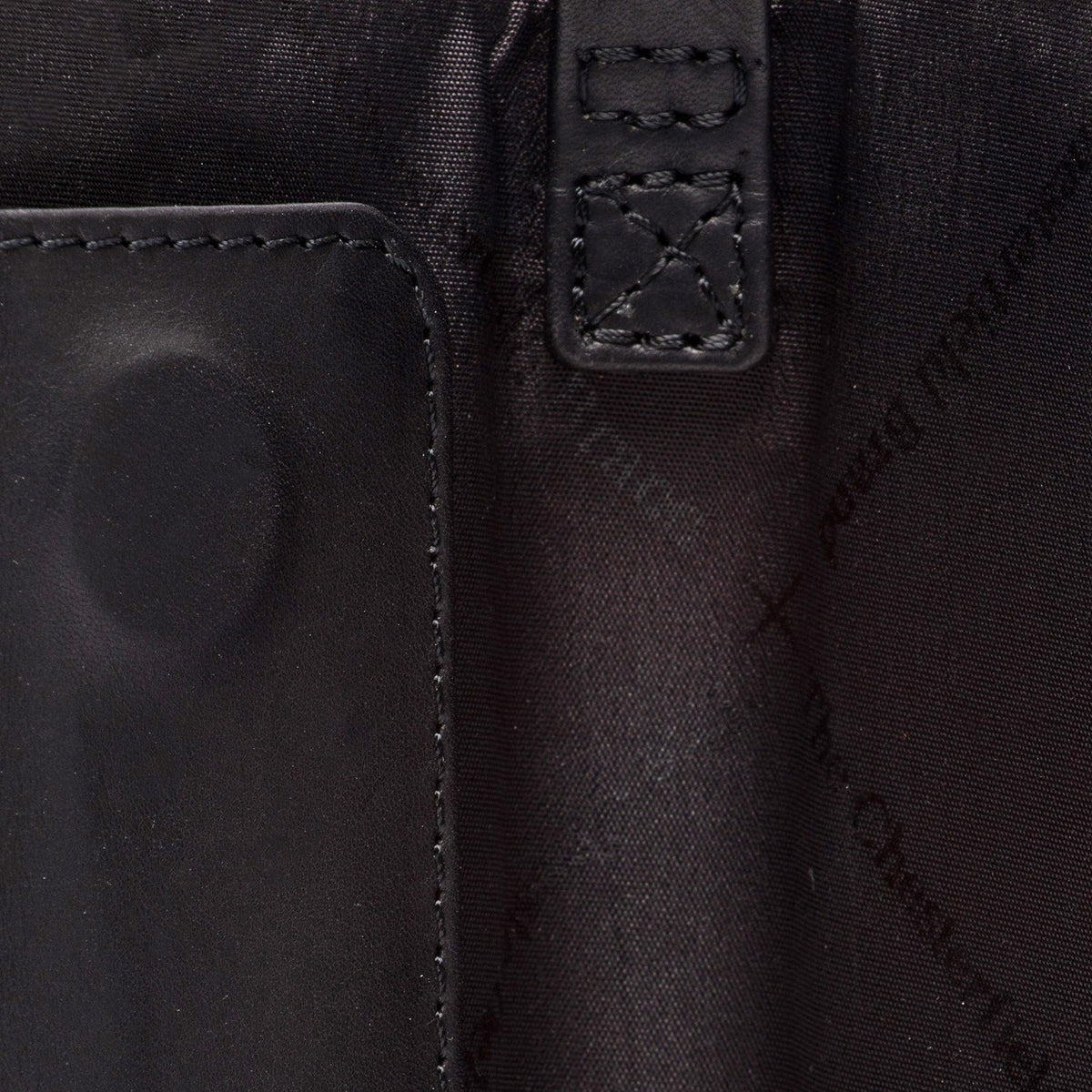 Styled Fit Perspective of Glasses Case Maplewood voor Dames on Model - Natural Daylight Drape
