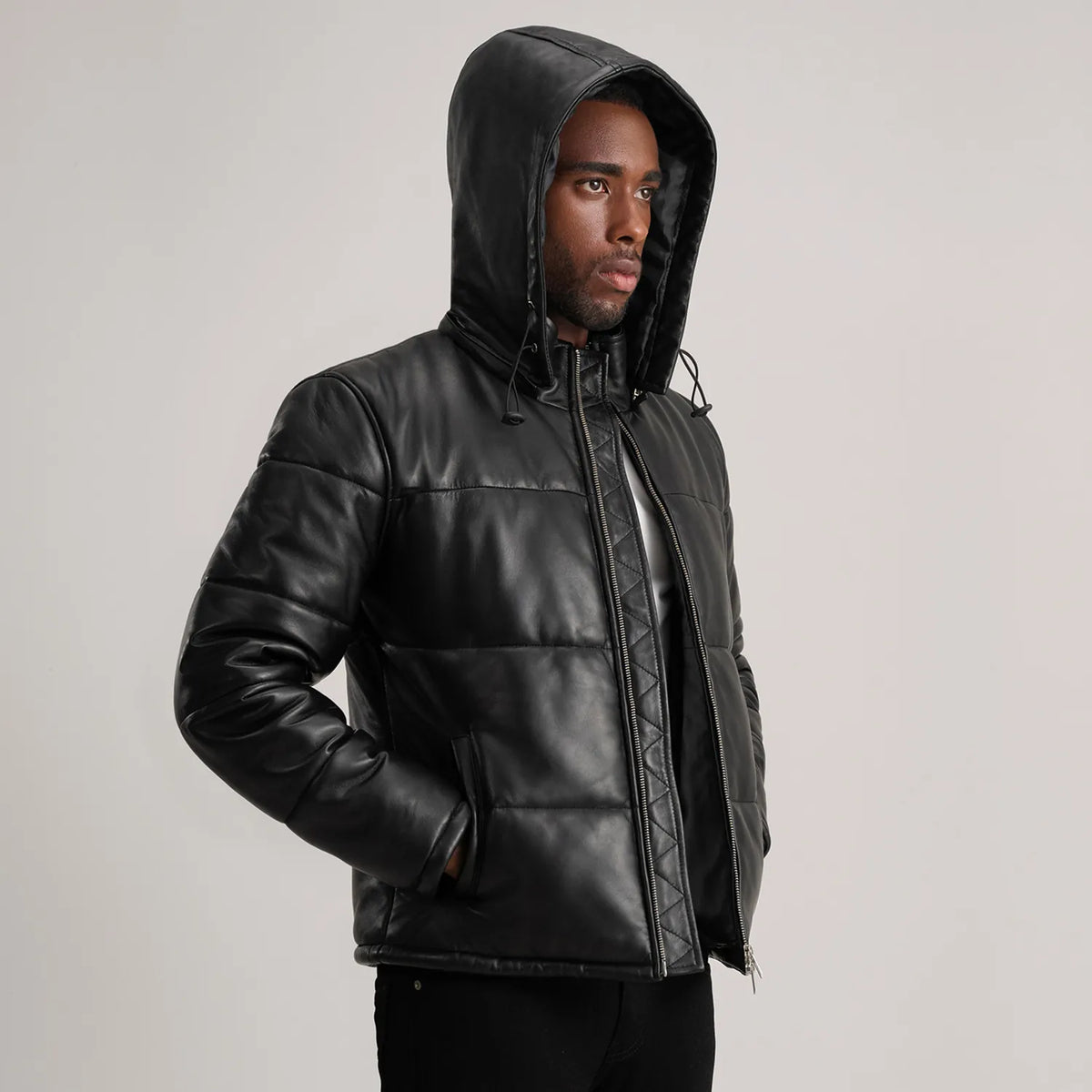 
Tan Brown Sheepskin Leather Hooded Jacket - Achteraanzicht met getailleerde schouders & strakke zoom