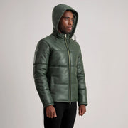 
Gedragen perspectief van Gordon Tan Hooded Leather Puffer Jacket op model - Natuurlijke valling bij daglicht