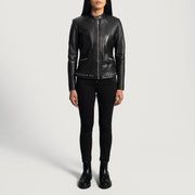 Close-Up Detail of Band with snap button &amp; Zipper Hardware on Women's Haley Ray Zwart Leren Bikerjack voor Dames