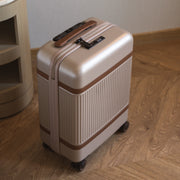 
Classic 100% Full-Grain leather Goods - Achteraanzicht met getailleerde schouders & strakke zoom