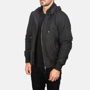 
Black Polyester Bomber Jacket - Achteraanzicht met getailleerde schouders & strakke zoom