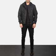
Hanklin Ma-1 Black Hooded Bomber Jacket - Zijaanzicht met ergonomische mouwsnede
