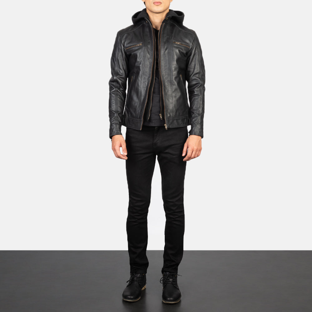 
Hector Zwart Hooded Leren Bikerjack voor Heren - Zijaanzicht met ergonomische mouwsnede