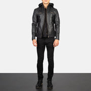 
Hector Zwart Hooded Leren Bikerjack voor Heren - Zijaanzicht met ergonomische mouwsnede