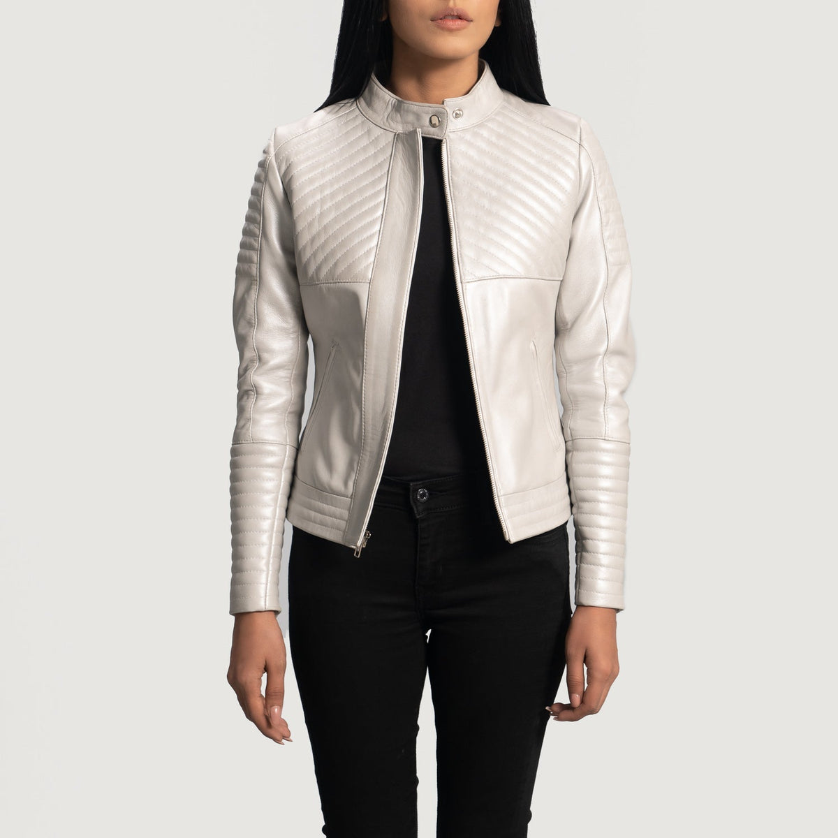 Ice Maiden Silver Quilted Leather Biker Jacket - Zijaanzicht met ergonomische mouwsnede