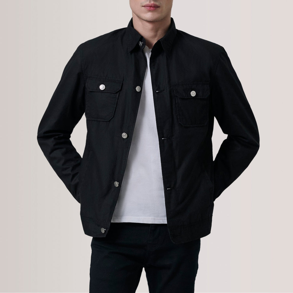 
Irwin Zwart Waxed Canvas Field Leren Jas voor Heren For Men in Black Waxed Cotton Canvas - Vooraanzicht & getailleerd silhouet | Online kopen