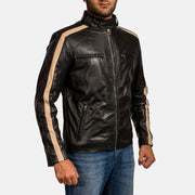 Close-Up Detail of Band with snap button &amp; Zipper Hardware on Men's Jack Zwart Leren Bikerjack voor Heren