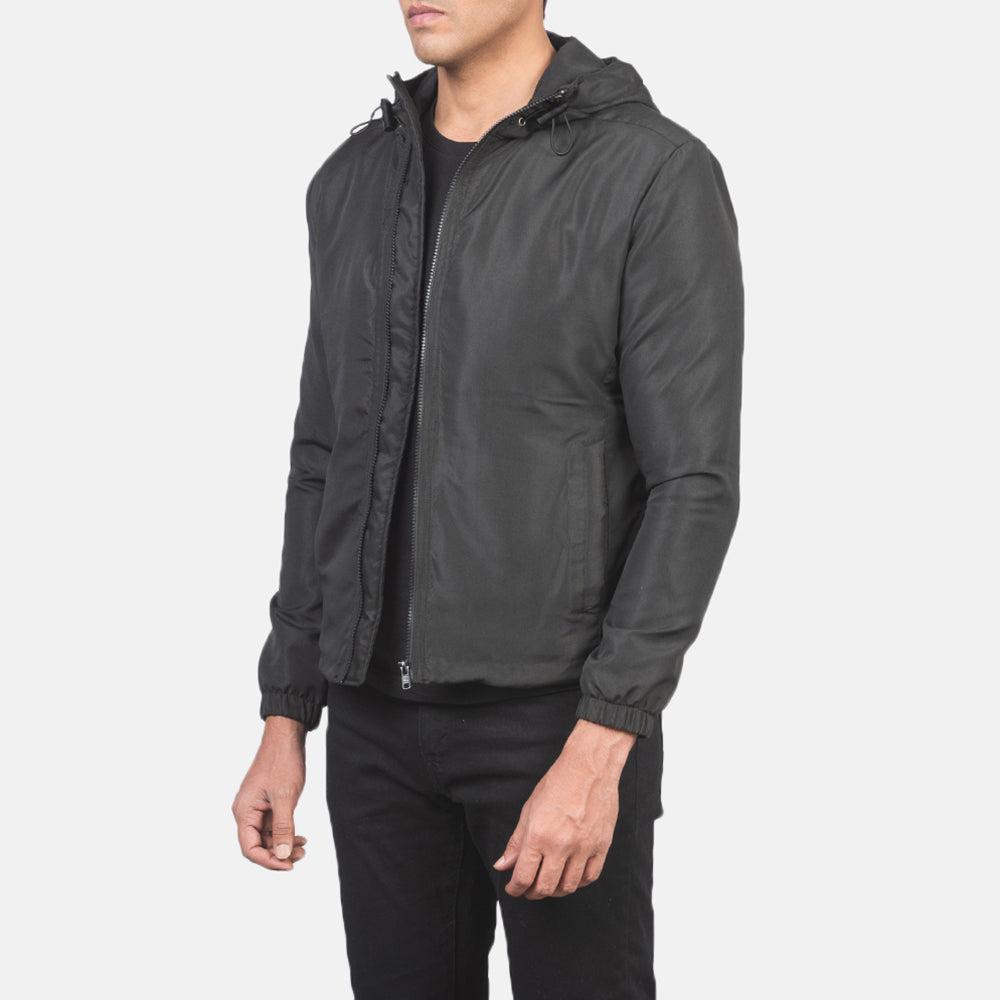 Black Polyester Hooded Jacket - Achteraanzicht met getailleerde schouders & strakke zoom
