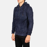 
Gedragen perspectief van Kenton Hooded Blue Suede Pullover Jacket op model - Natuurlijke valling bij daglicht