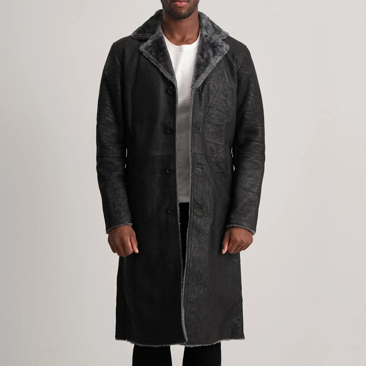 
Kolby Distressed Black Shearling Long Coat in Distressed Black Sheepskin Snuffed - Vooraanzicht & getailleerd silhouet | Online kopen