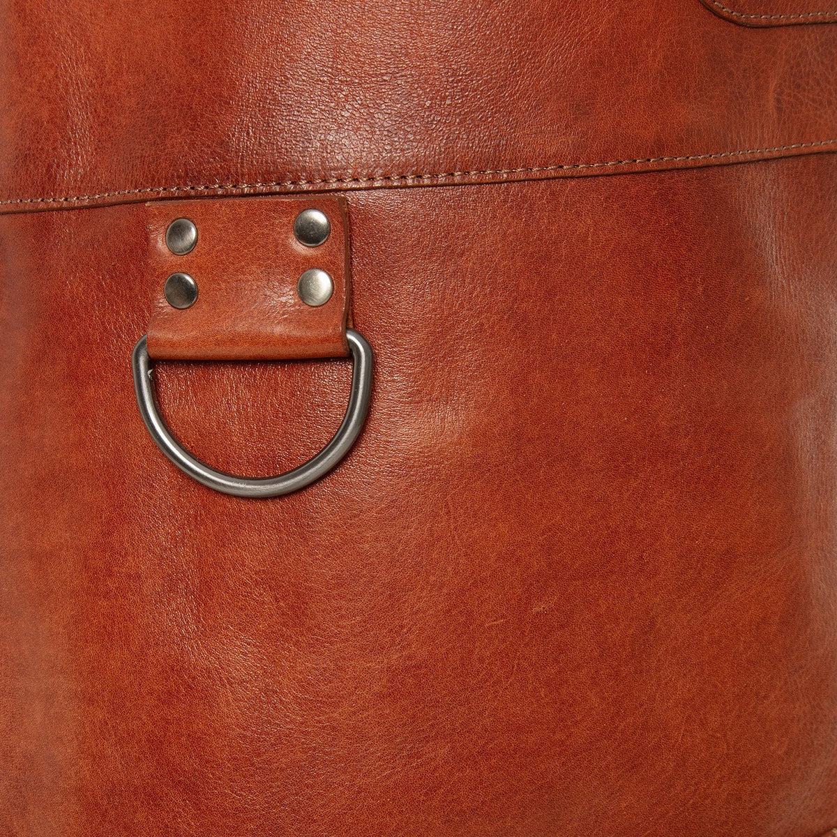 
Detailopname of Classic Collar & Heavy-Duty Zipper Hardware on Leather Apron Churrasco voor Dames voor Dames