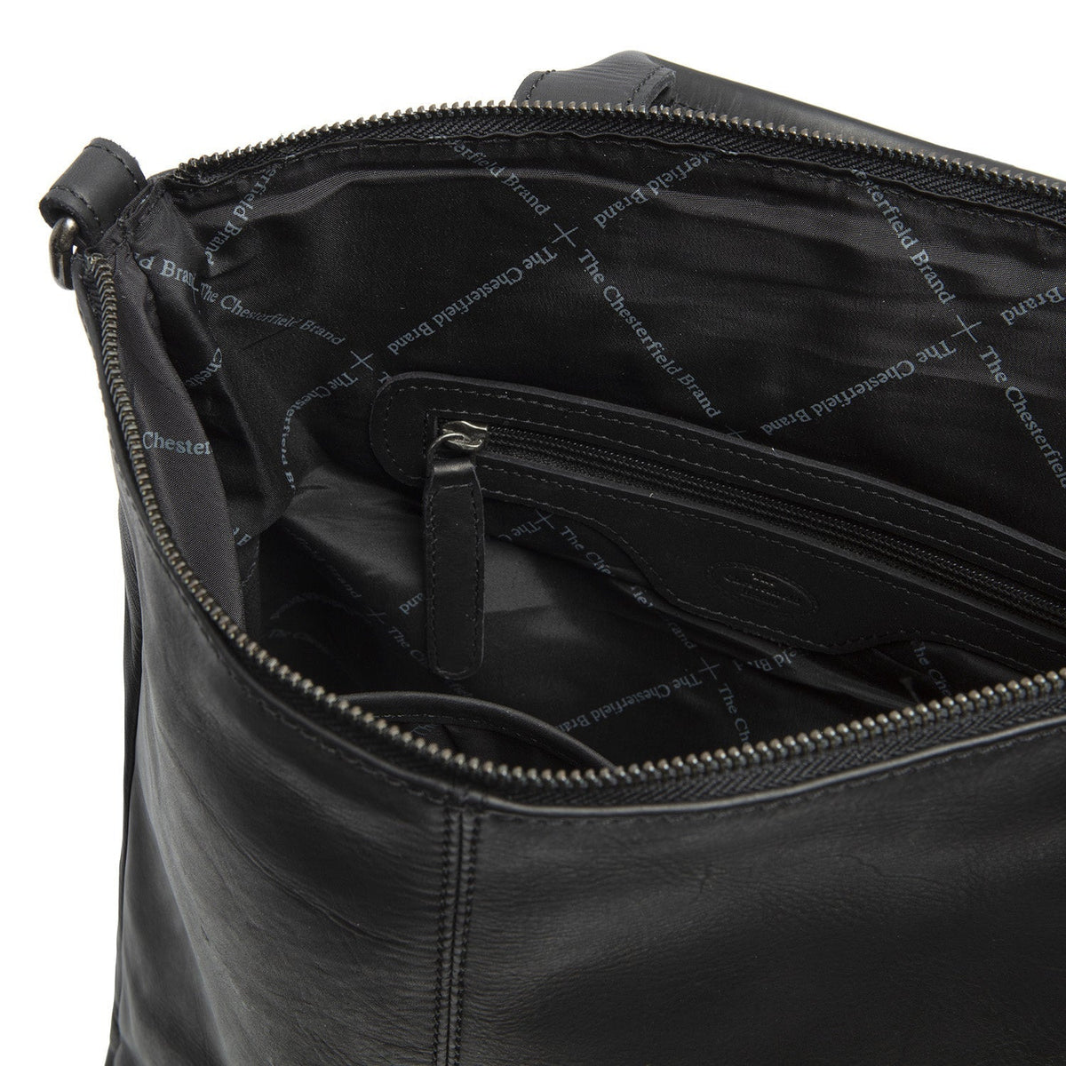 Solid Antique Brass Hardware &amp; Heavy-Duty Dual Zipper Detail on Manchester Full-Grain Leather Backpack voor Dames