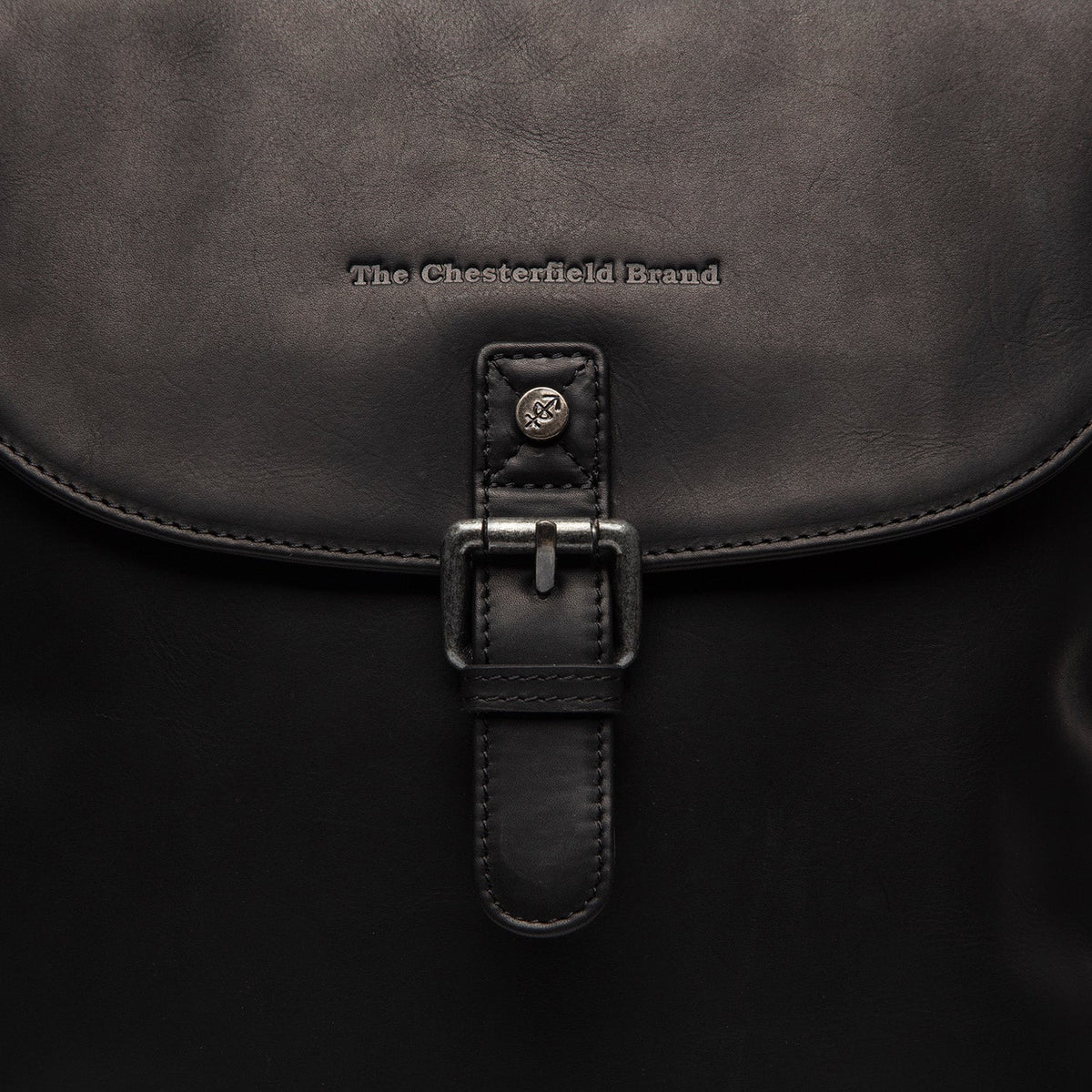 Vermont Full-Grain Leather Backpack voor Dames - Structured Side Profile Showing Gusset Depth &amp; Expansion Capacity