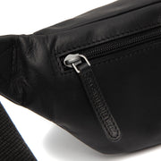 
Solid Antique Brass Hardware & Heavy-Duty Dual Zipper Detail on Brana Leren heuptas